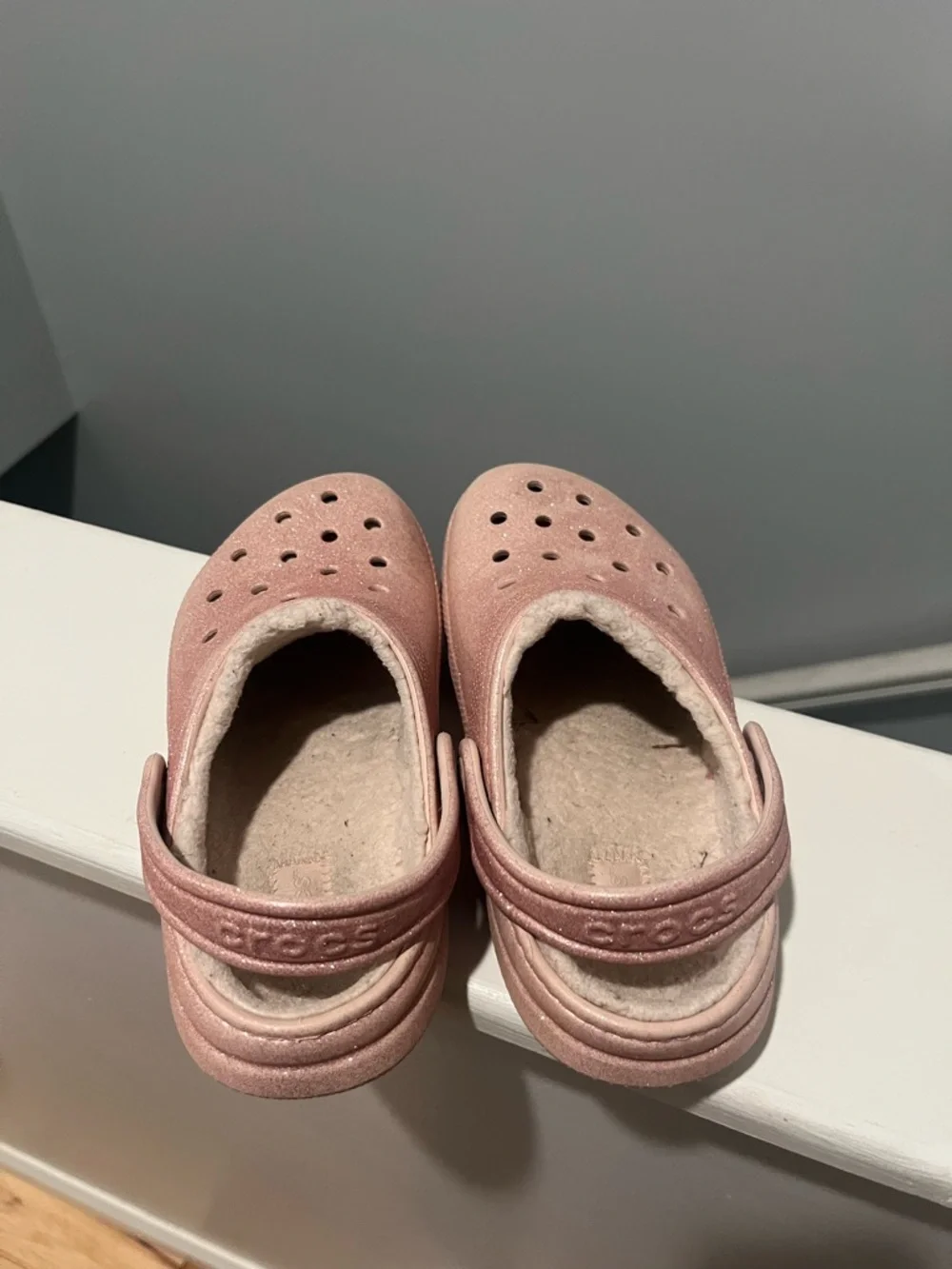 CROCS J2 Size 2 Kids Sparkle Pink Faux-Fur Lined Clog